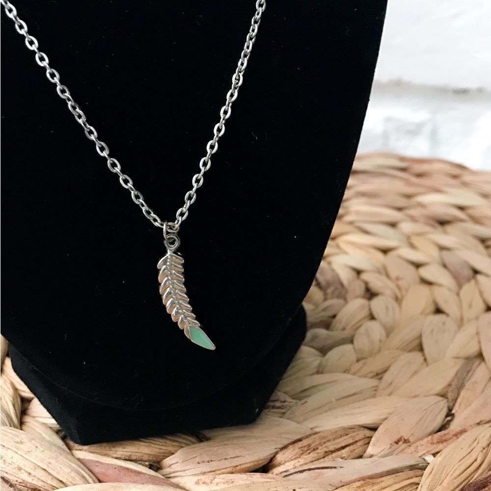 Silver Feather Pendant Necklace